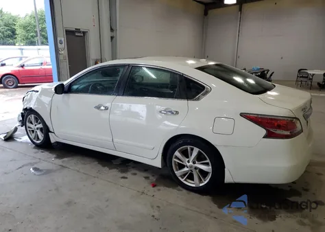 2015 Nissan Altima 2.5 z USA, uszkodzony, nr VIN 1N4AL3APXFC570402